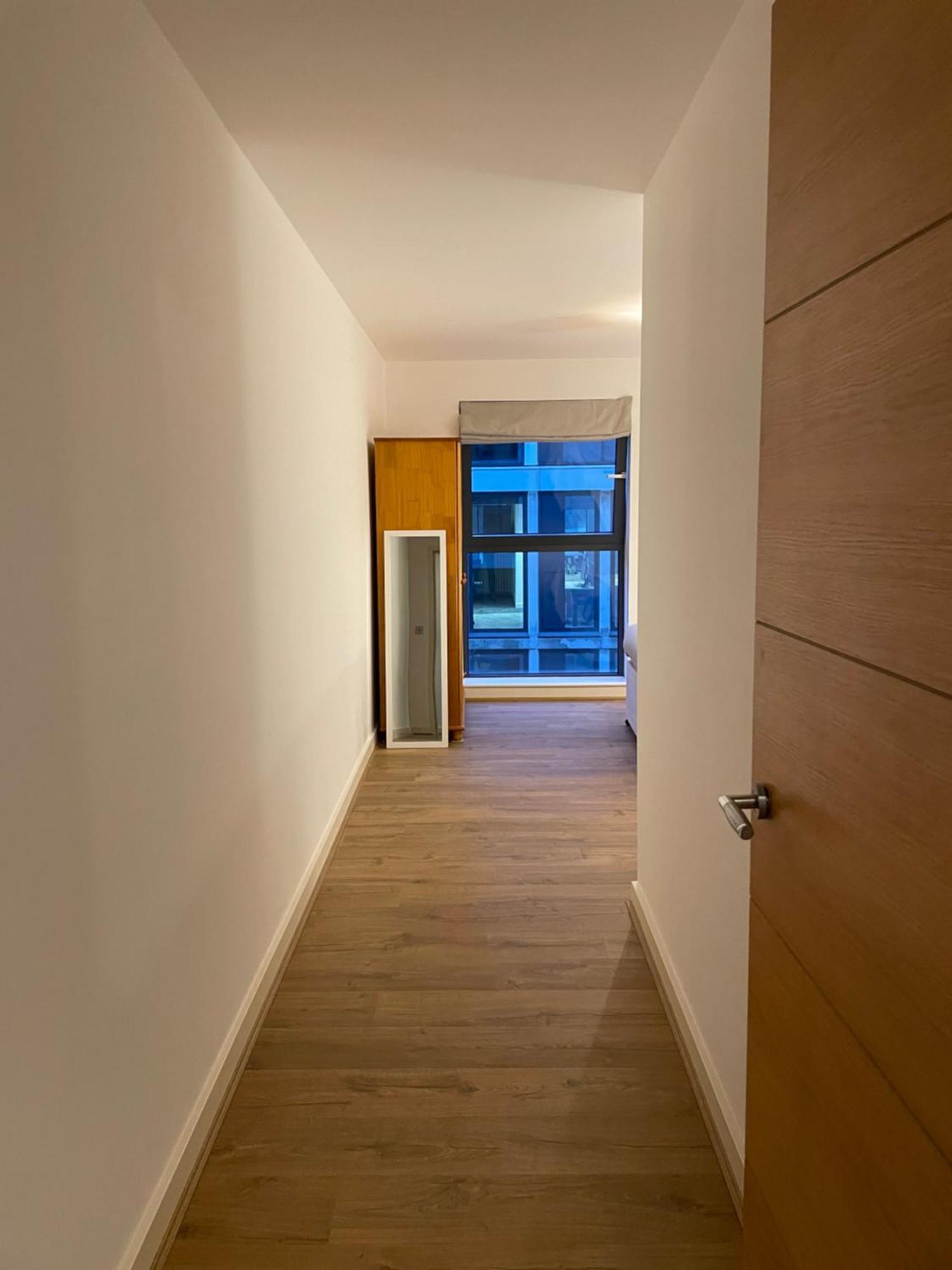 2 Bed, 2 Bath Apartment In Guildford Town Centre With Parking! Dış mekan fotoğraf