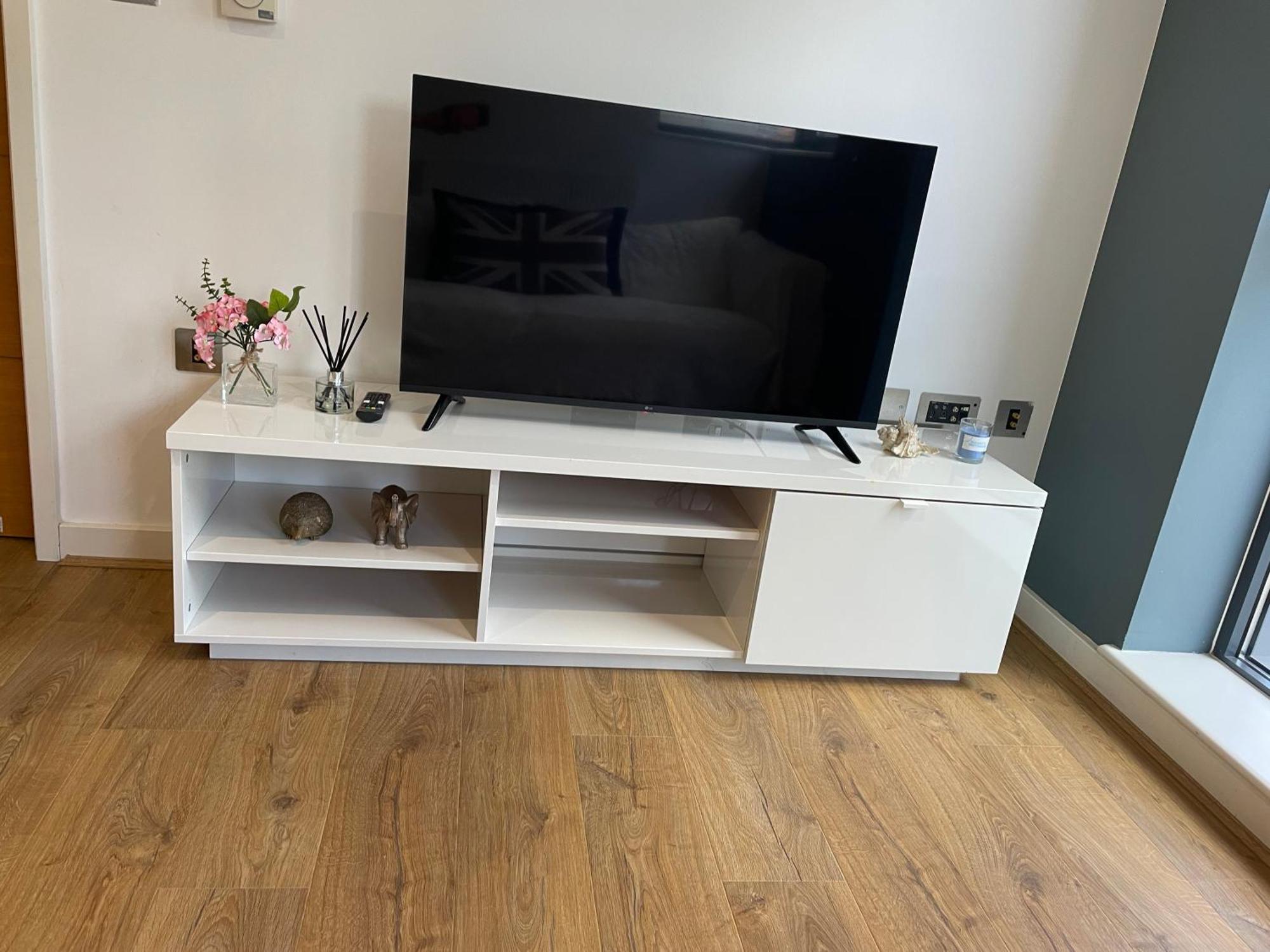 2 Bed, 2 Bath Apartment In Guildford Town Centre With Parking! Dış mekan fotoğraf