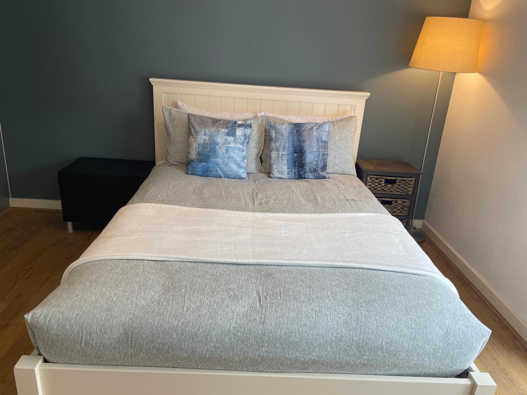 2 Bed, 2 Bath Apartment In Guildford Town Centre With Parking! Dış mekan fotoğraf