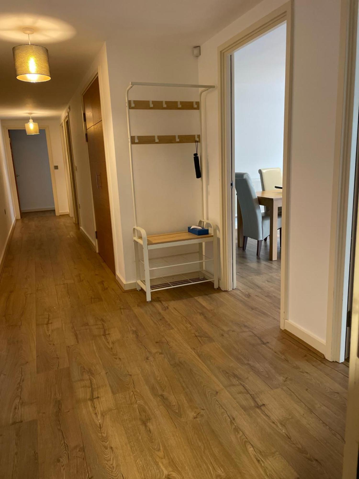 2 Bed, 2 Bath Apartment In Guildford Town Centre With Parking! Dış mekan fotoğraf