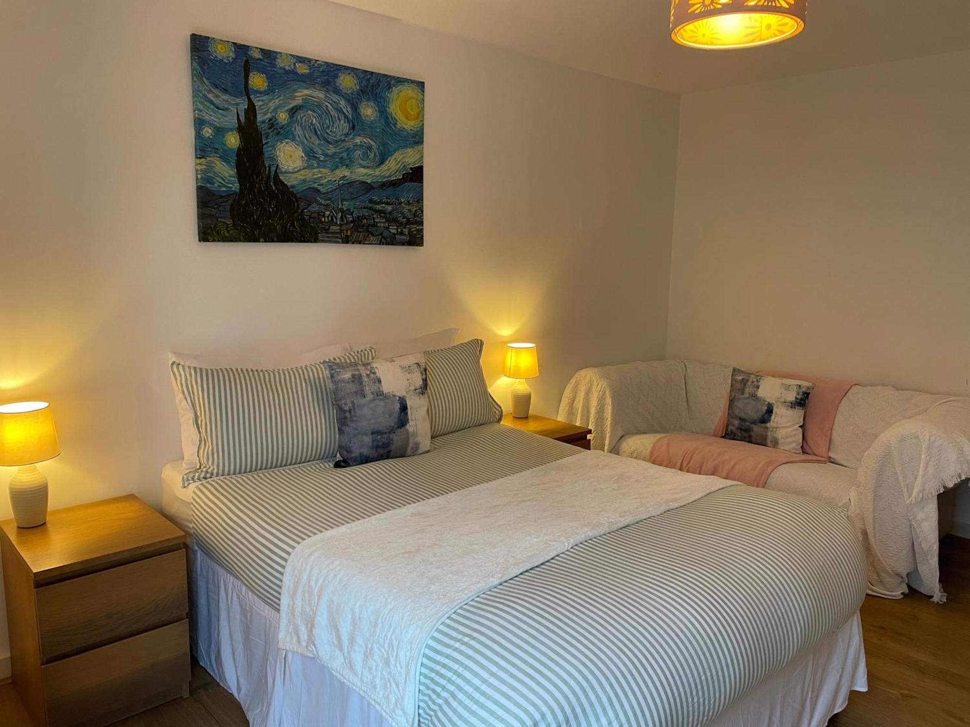 2 Bed, 2 Bath Apartment In Guildford Town Centre With Parking! Dış mekan fotoğraf